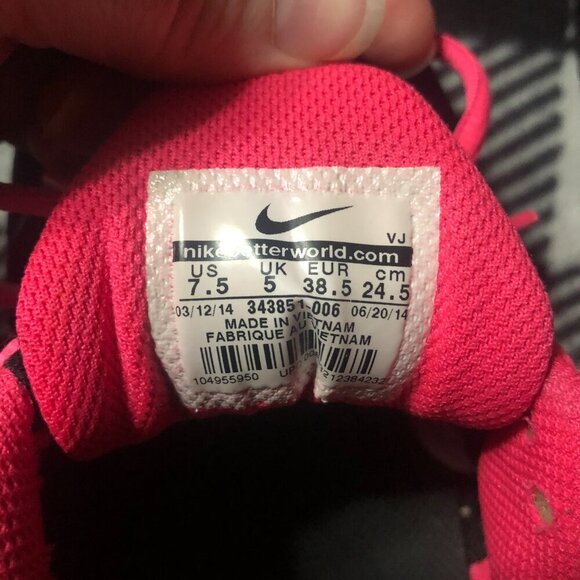 2014 Nike Air Max Torch 4 black and pink carbon rubber sole tennis shoes sz 7.5 - Picture 3 of 7